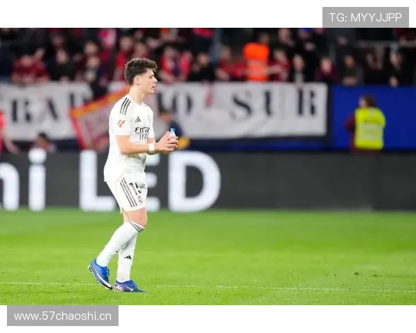 居莱尔更适合边锋还是中场?战术角色与位置适配分析