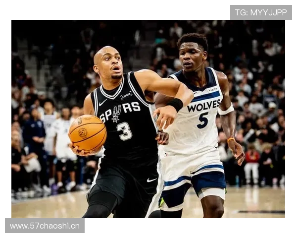 凯尔登·约翰逊无球跑动效率提升，拉开马刺侧翼进攻空间