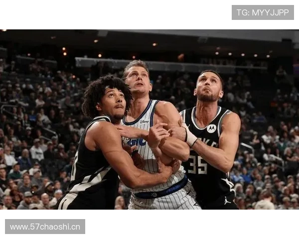 波蒂斯与字母哥挡拆拉开空间，替补三分效率提升